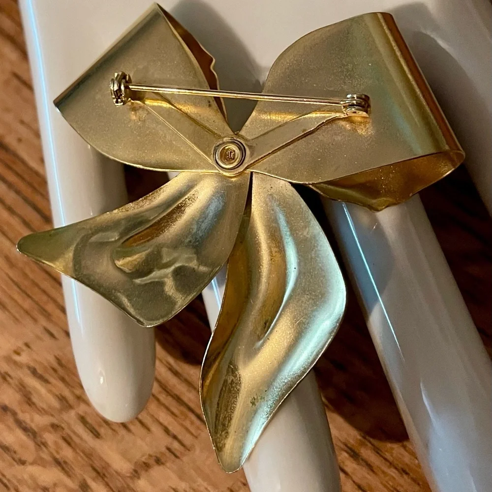Vintage Gold-tone Bow Brooch with Crystal Accents - Picture 8 of 11